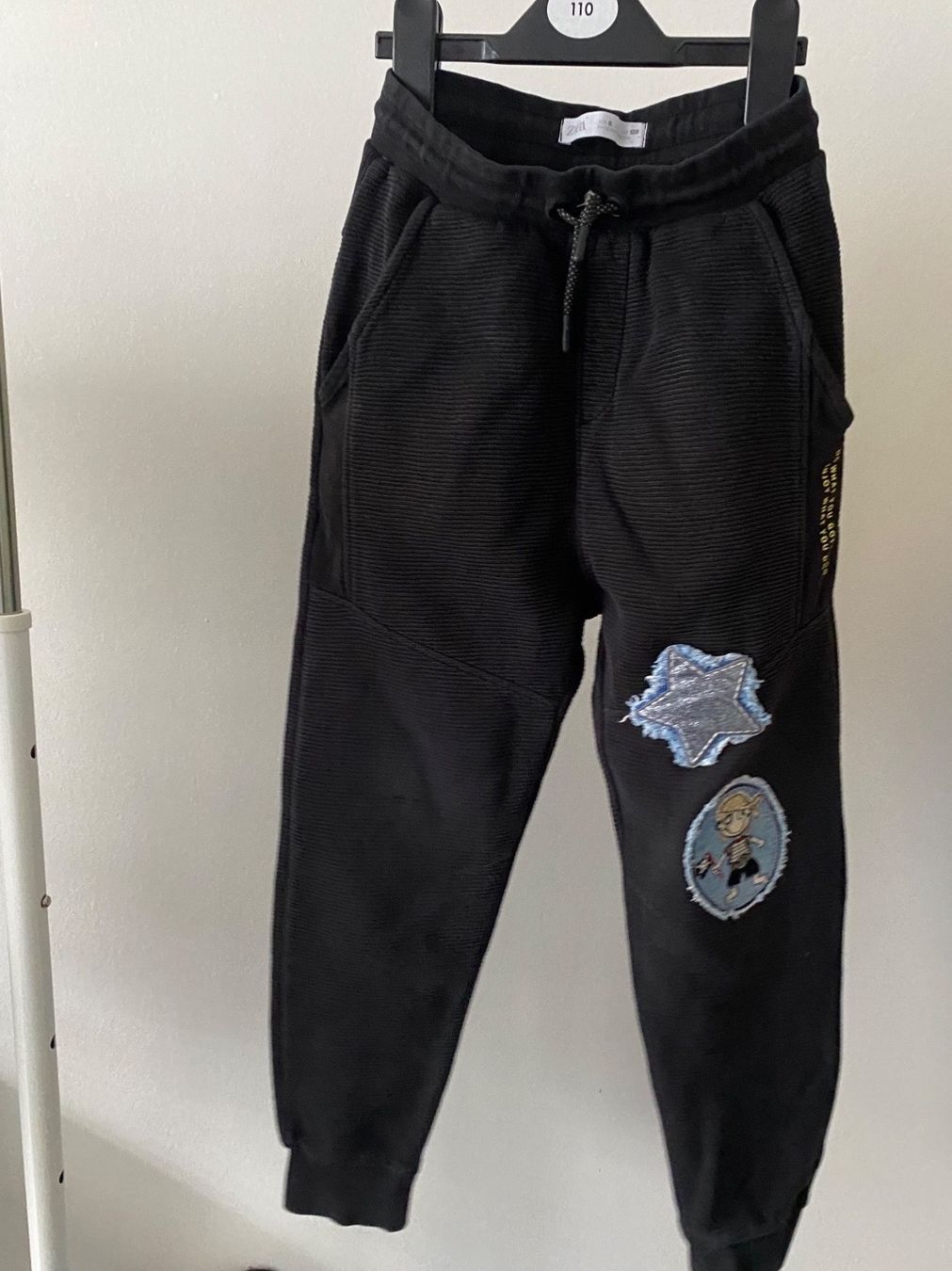 Zara Pantaloni: Zara Jogginghose Gr 128 – Usato da Zürich venduto da AninANILOKIN