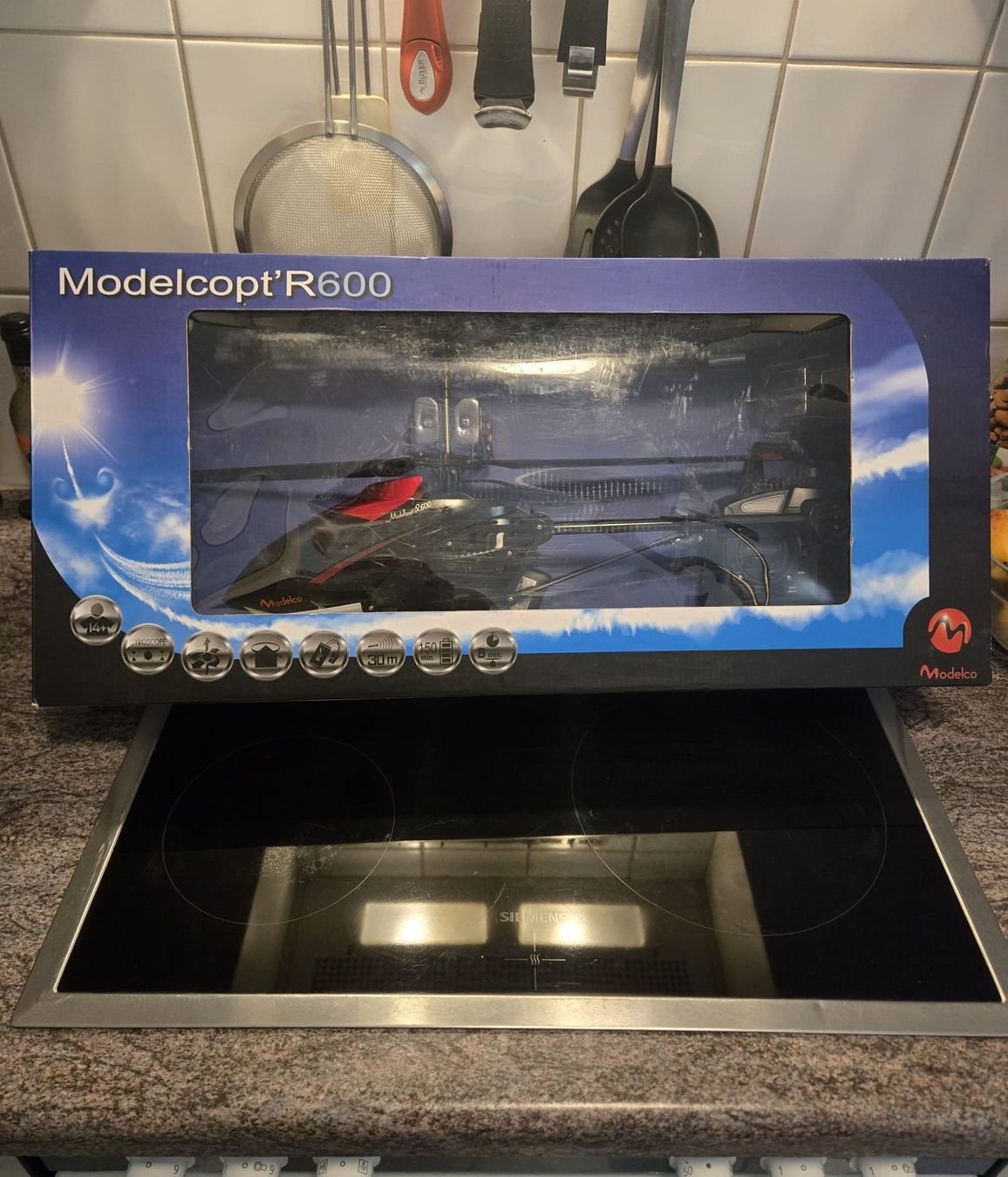 Modellismo RC: Hélicoptère télécommandé Modelcopt' R600 neuf 🚁 – Nuovo e nell'imballaggio originale da Fribourg venduto da Phil.ch
