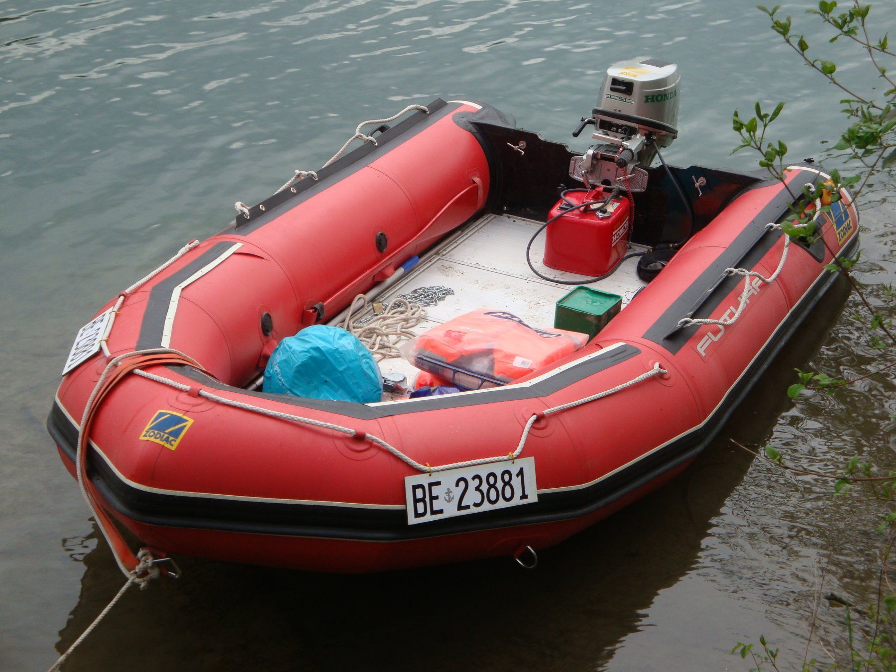 Zodiac Barche: Schlauchboot Zodiac rot – Usato da Wangen an der Aare venduto da HanniW