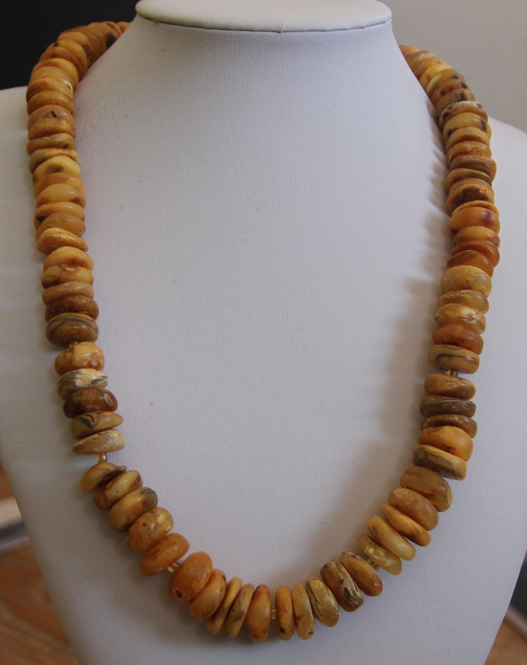 Catenine: Nachlass: Butterscotch Bernstein Kette Collier 68 Gramm – Usato da Matten b. Interl venduto da EdelsteineInterlaken 1
