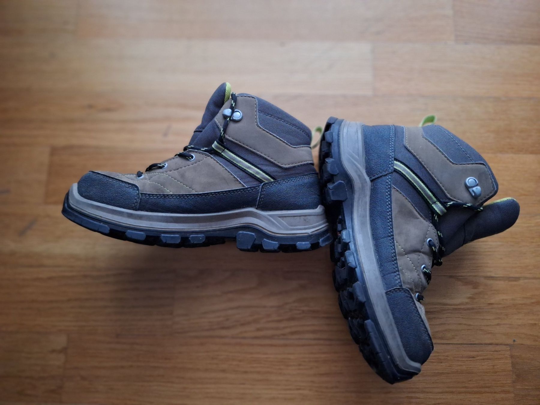 Decathlon Scarpe da uomo: Quechua Wanderschuhe Gr. 37 – Usato da Burgdorf venduto da W31S