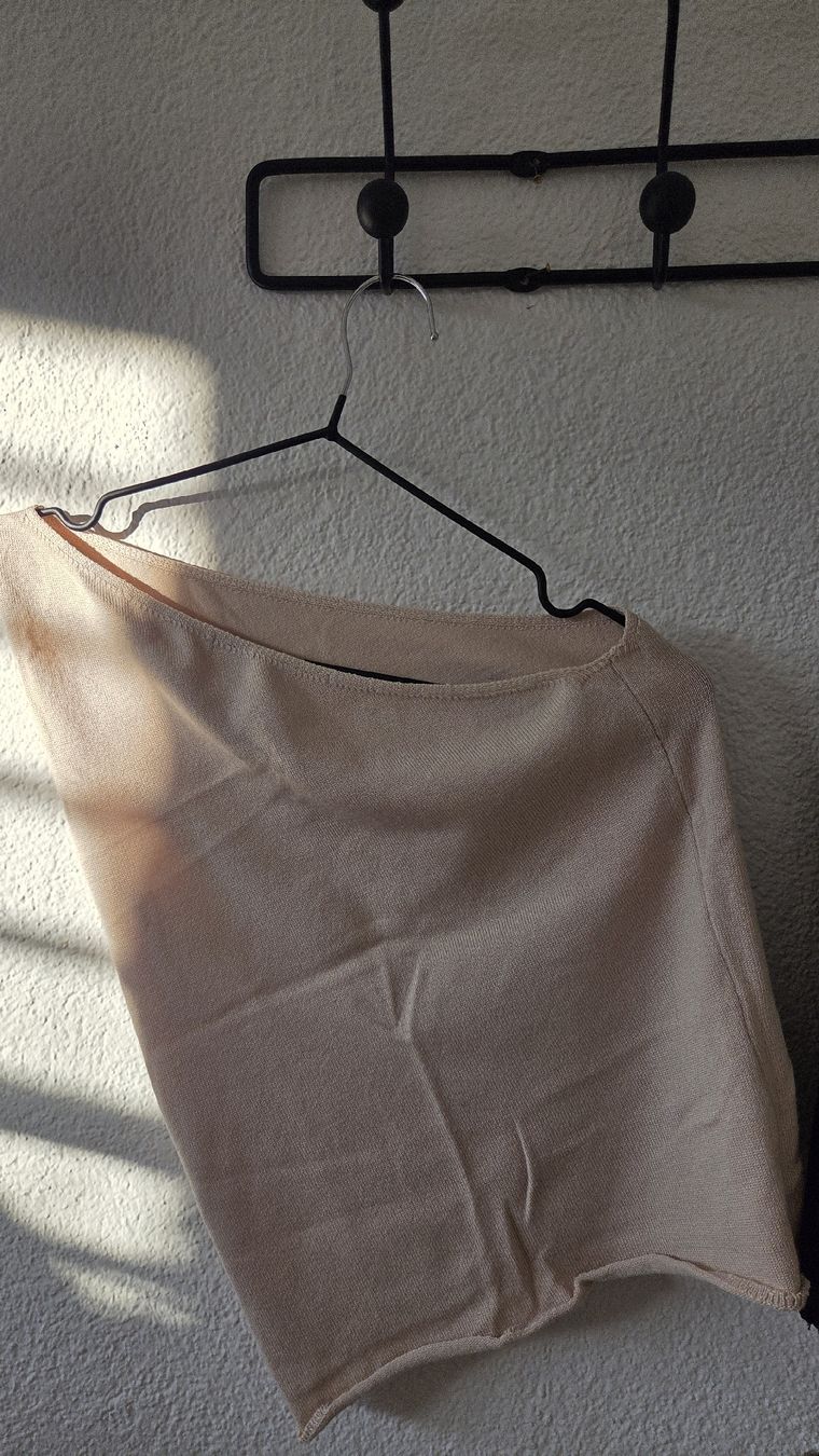 Top: zwei One-Shoulder Top zum Preis von einem – Usato da Wohlen AG venduto da steffi_Bee