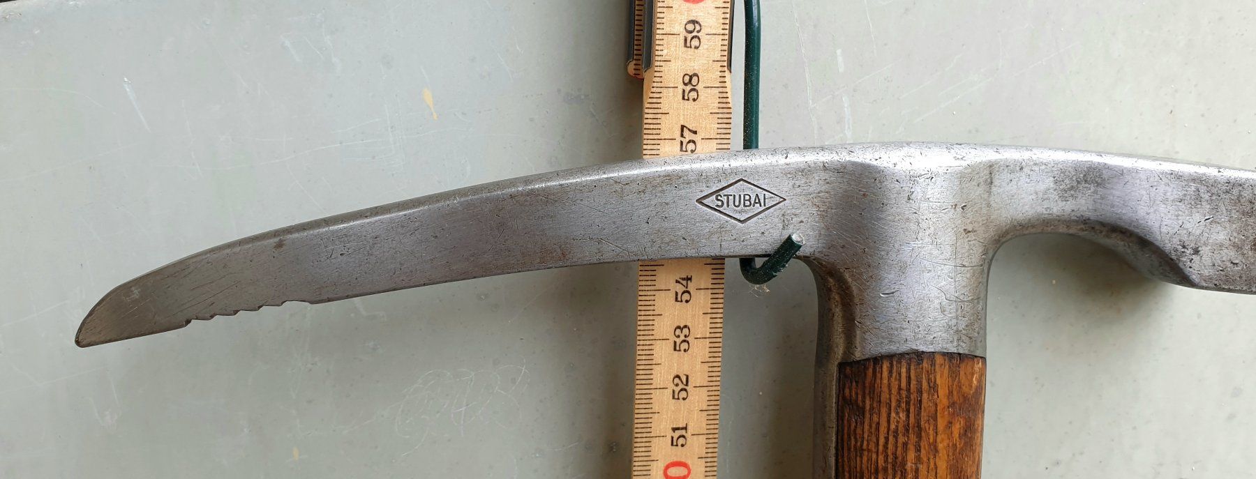 Attrezzatura da arrampicata: Stubai Eispickel Piolet Ice Axe Eishammer Nord Wall Hammers – Usato da Tüscherz-Alfermée venduto da Newpad 4