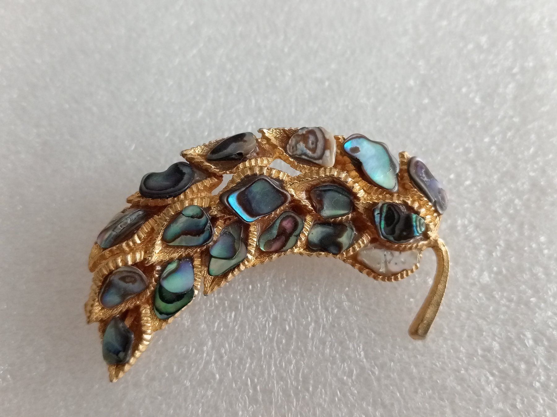 Broschen & Nadeln: Wunderschöne  Brosche mit schöne Stein, Gold Farbe – Gebraucht aus Zürich von sendbad