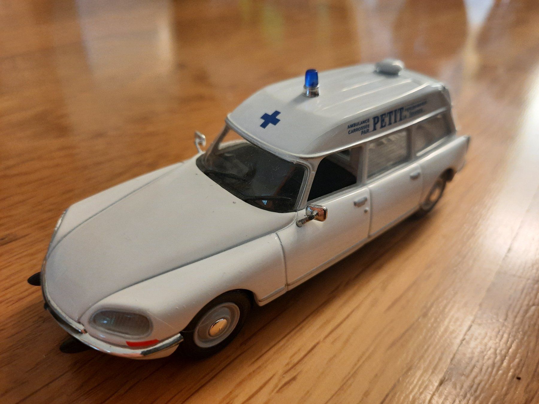 Citroën Modellautos: Citroen DS/ID, Ambulance – Neu und originalverpackt aus Luzern von Namruk01 2