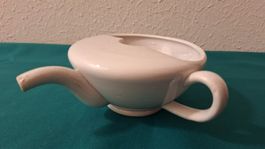 antike Schnabeltasse, weisses Porzellan