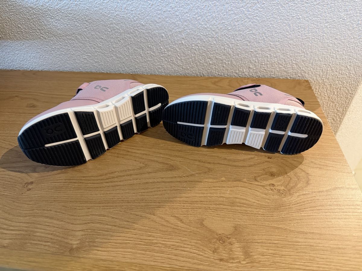 On Scarpe per ragazze: Kinder-Schuhe ON Cloud Play | Grösse 31.5  – Nuovo (secondo la descrizione) da Grosswangen venduto da winkelfeld 6
