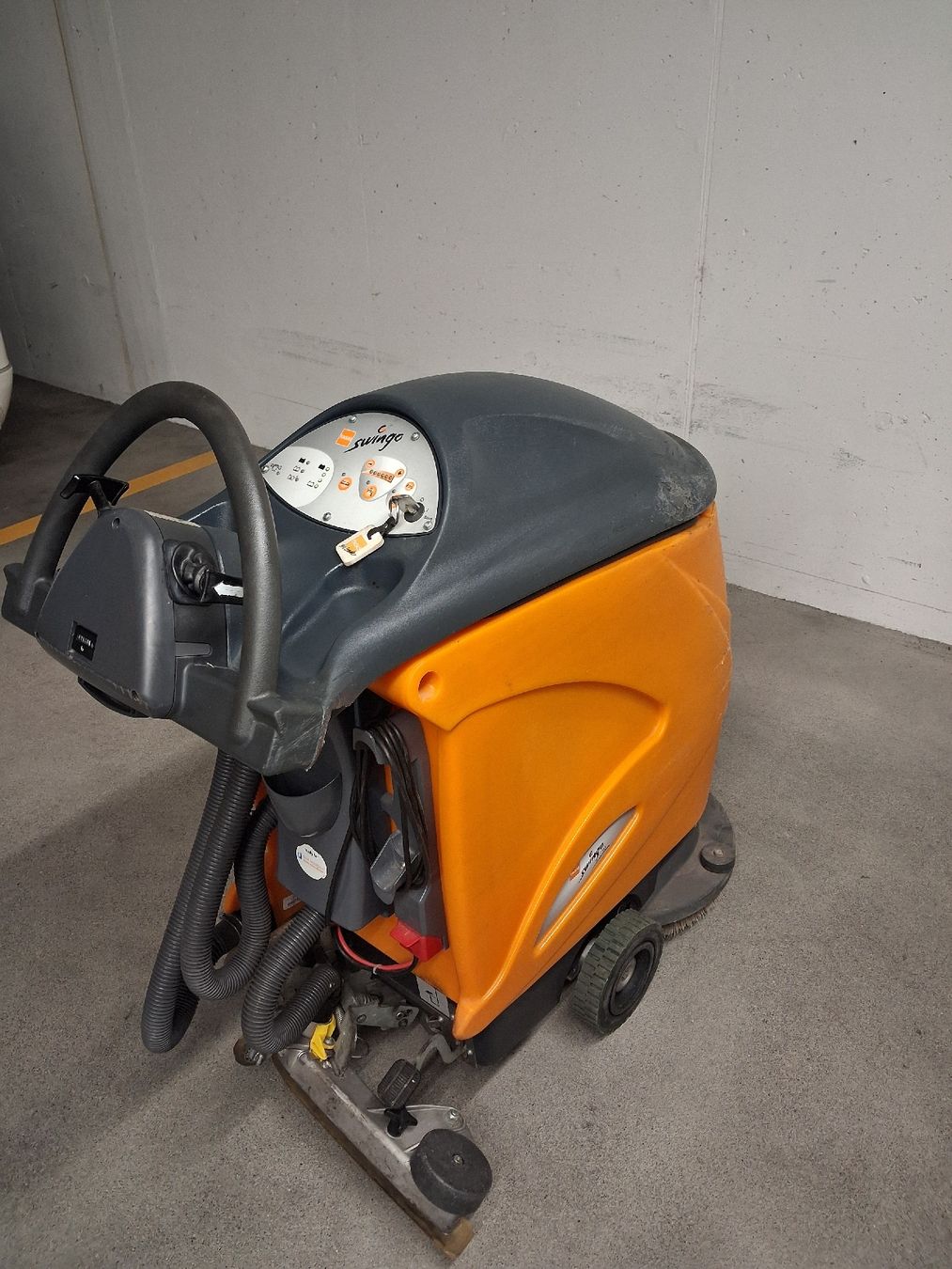 Tutte le macchine:  scheuersaugmaschine  taski  swingo 750 b – Usato da Wohlen AG venduto da ang_xy8w 4