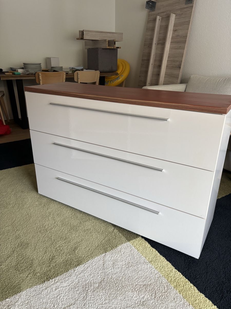 Commodes: Moderne Kommode mit 3 Schubladen – D'occasion à Trimbach par fro_2ztm