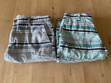 2 Sommer-Shorts mit Muster, Top Zustand, Grösse 32
