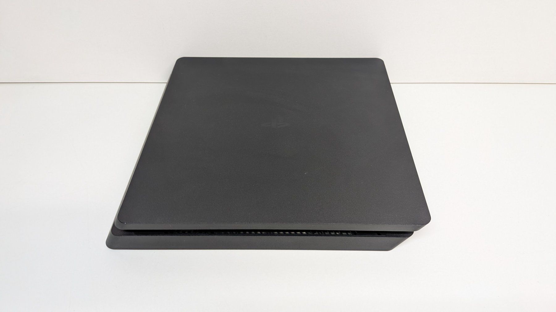 Sony Console: Sony PlayStation 4 Slim Konsole – Usato da Menziken venduto da mame18 2