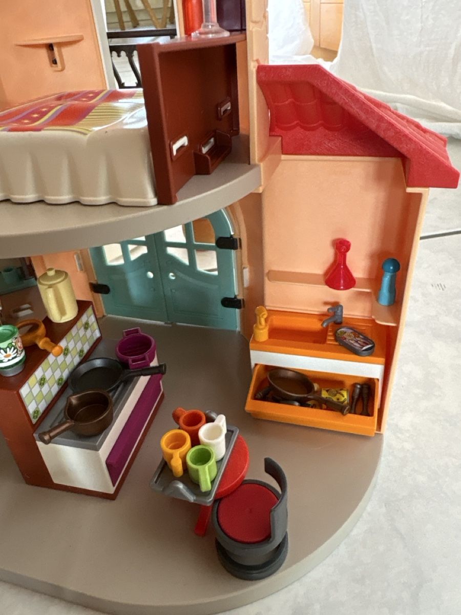 Playmobil Spielzeuge: Playmobil Wohnhaus mit Zubehör – Gebraucht aus Nottwil von wasserlufterde 4