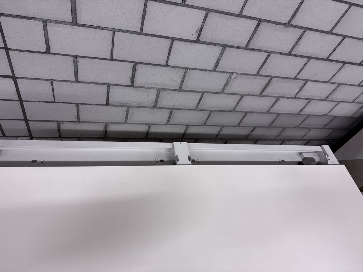 Scrivanie: Weisser Fundermax Tisch, 160x80cm – Usato da Bern venduto da samryan 2