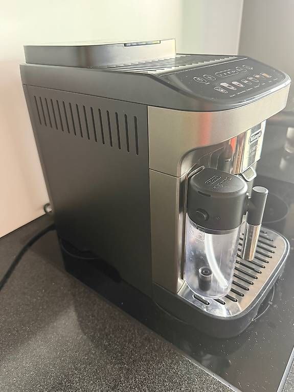 De'Longhi Machines à café & Machines à expresso: DeLonghi Magnifica ECAM290.81.TB – D'occasion à Liebefeld par chr_fr7d 3