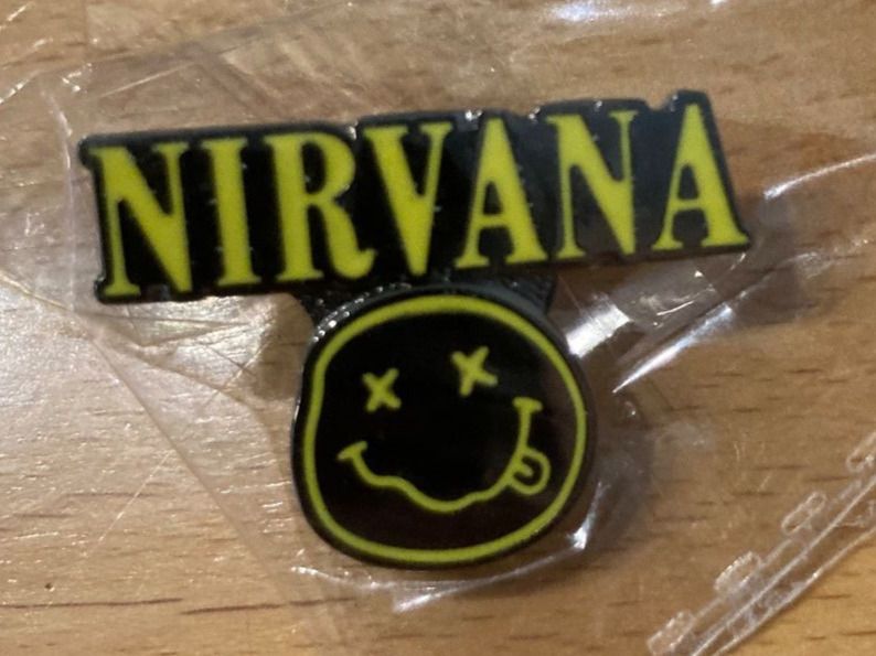 Spille & Fermagli: Nirvana Pin Anstecker  Punk Metal Rock Band – Nuovo (secondo la descrizione) da Horn venduto da abutre72