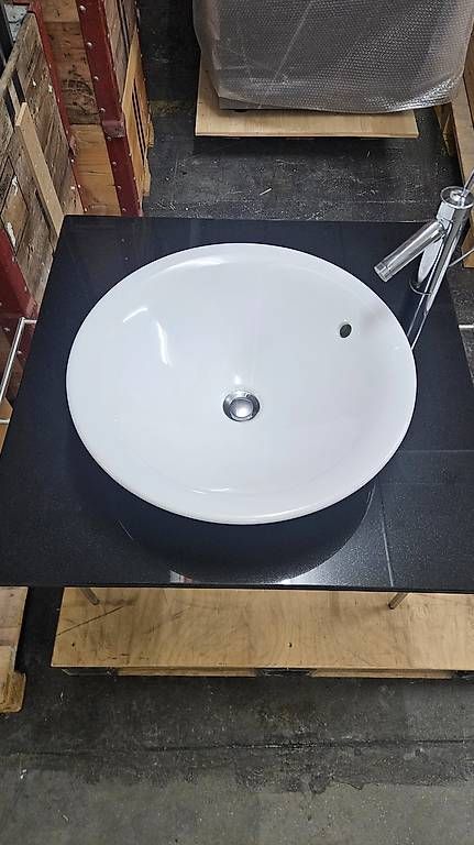 Lavabi & lavandini: Modernes Lavabo mit Armatur – Usato da St. Gallen venduto da kitchenSG 1