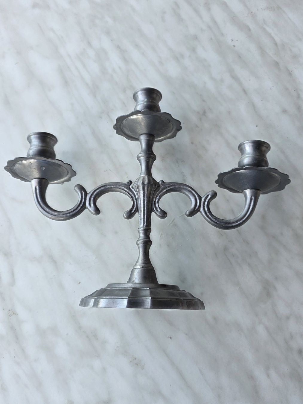 Portacandele: Vintage Pewter Three-Candle Sconce - – Usato da Hinwil venduto da Ehretstock8 2
