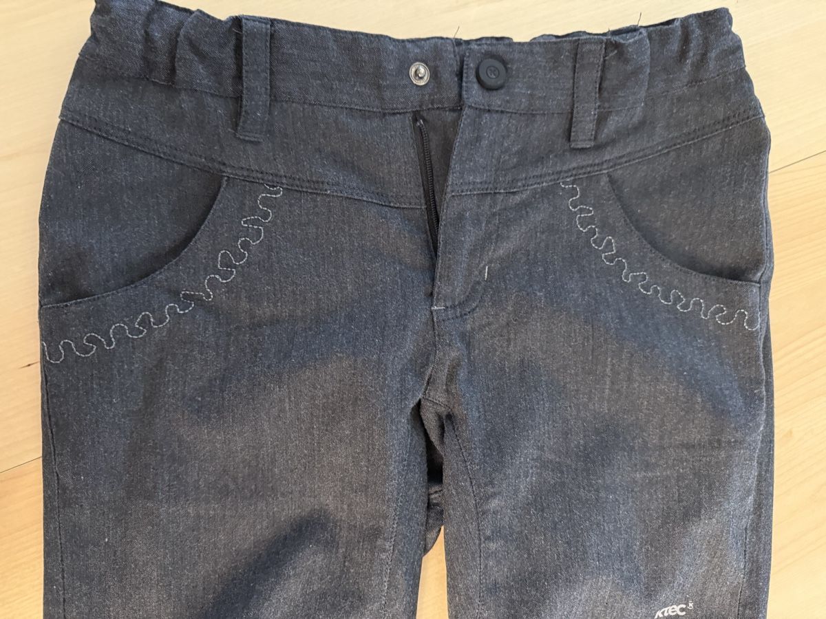 Pantaloni: Mädchen Hosen KTec - Dunkel grau Gr. 128 – Nuovo (secondo la descrizione) da Zürich venduto da Gross9 1
