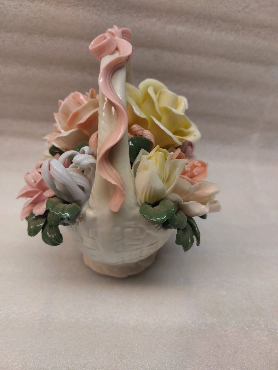 Statuette: Ceramic flower basket, spring decoration – Usato da Pambio Noranco venduto da TREBORLOP 3