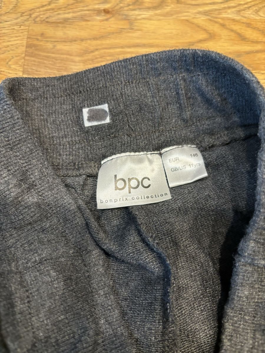 Pantaloni: Bonprix Joggingshorts Gr.146 – Usato da Oberdorf SO venduto da sa-na 2