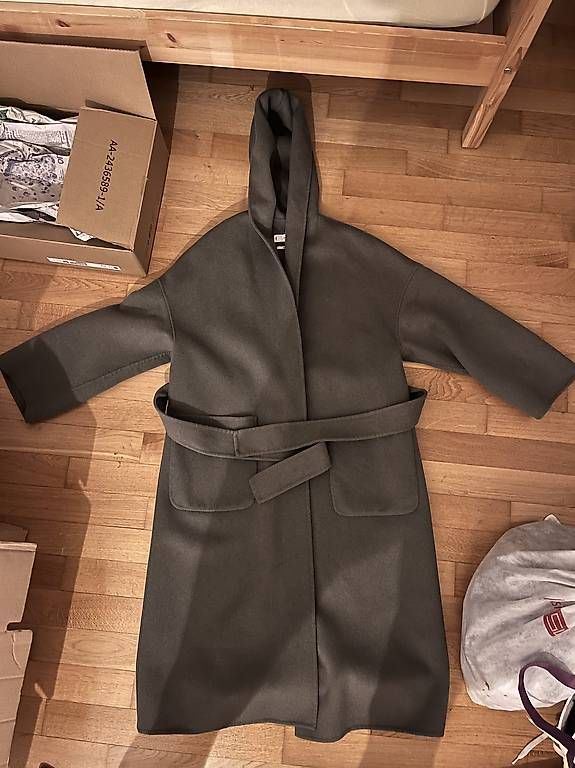 Cappotti: Cappotto mango verde  – Usato da Mendrisio venduto da cta_w87f