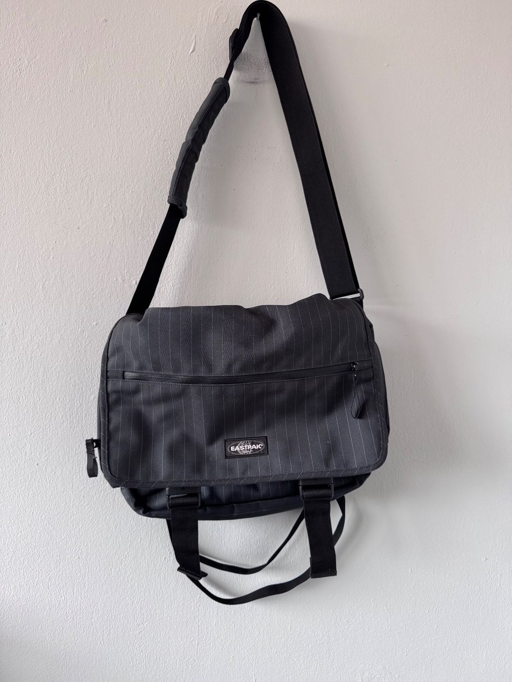 Eastpak Borse: Eastpak messenger bag pc – Usato da Neuchâtel venduto da _Easy_to_Find_
