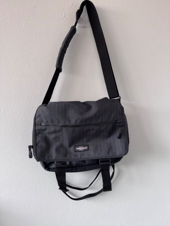 Eastpak messenger bag pc