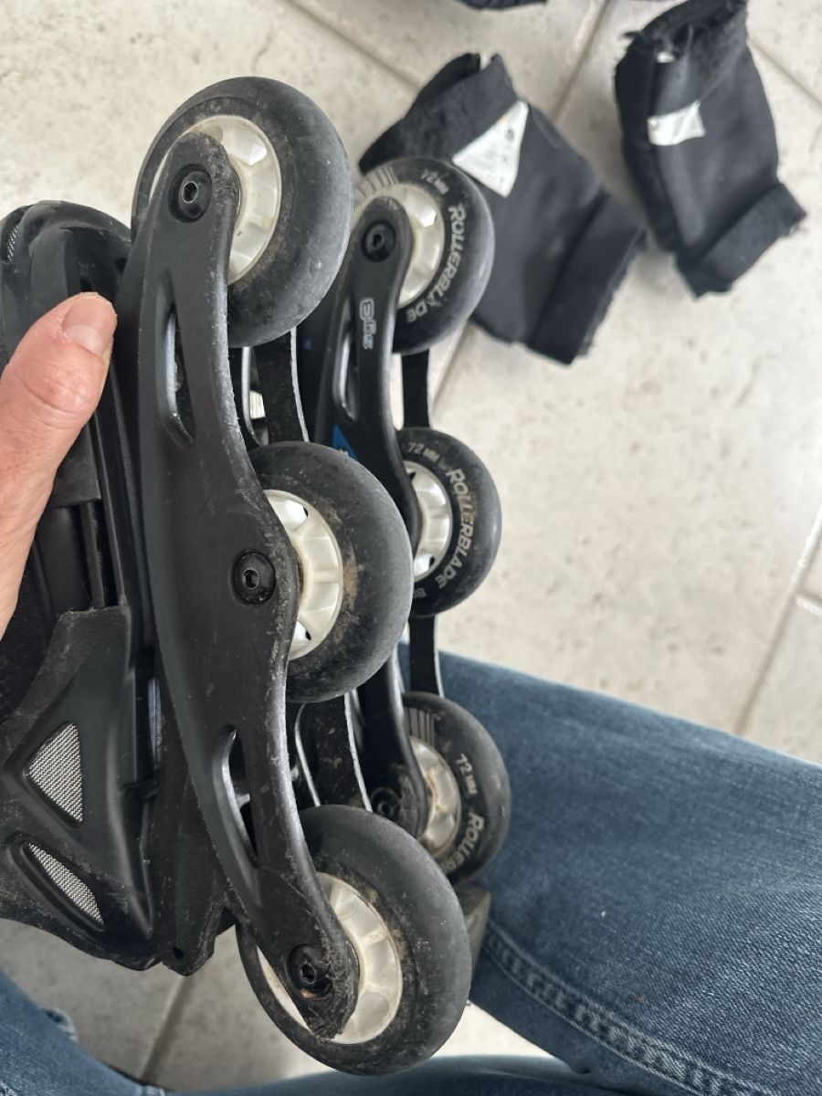 Patins à roul. & inline: Inlineskates Rollerblade Grösse 28-32 gebraucht inkl.Schoner – D'occasion à Wettingen par sue_2v99 3