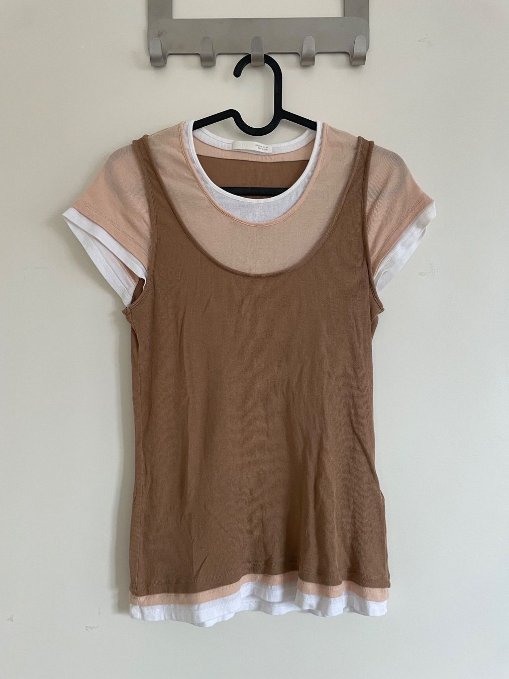 T-shirt: Layered Tshirt – Usato da Basel venduto da schnudibu