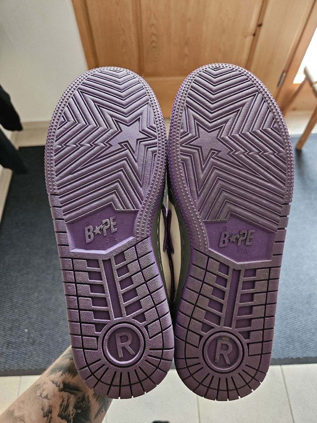 Herrenschuhe: Sneakers Grau Lila Gr39 – Gebraucht aus Masein von Aslechichi 4