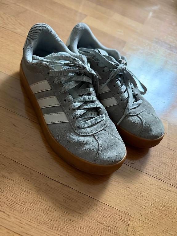 Adidas Scarpe da donna: Adidas Sneaker, Damenschuh, Grösse 39 – Usato da Zürich venduto da lampion10