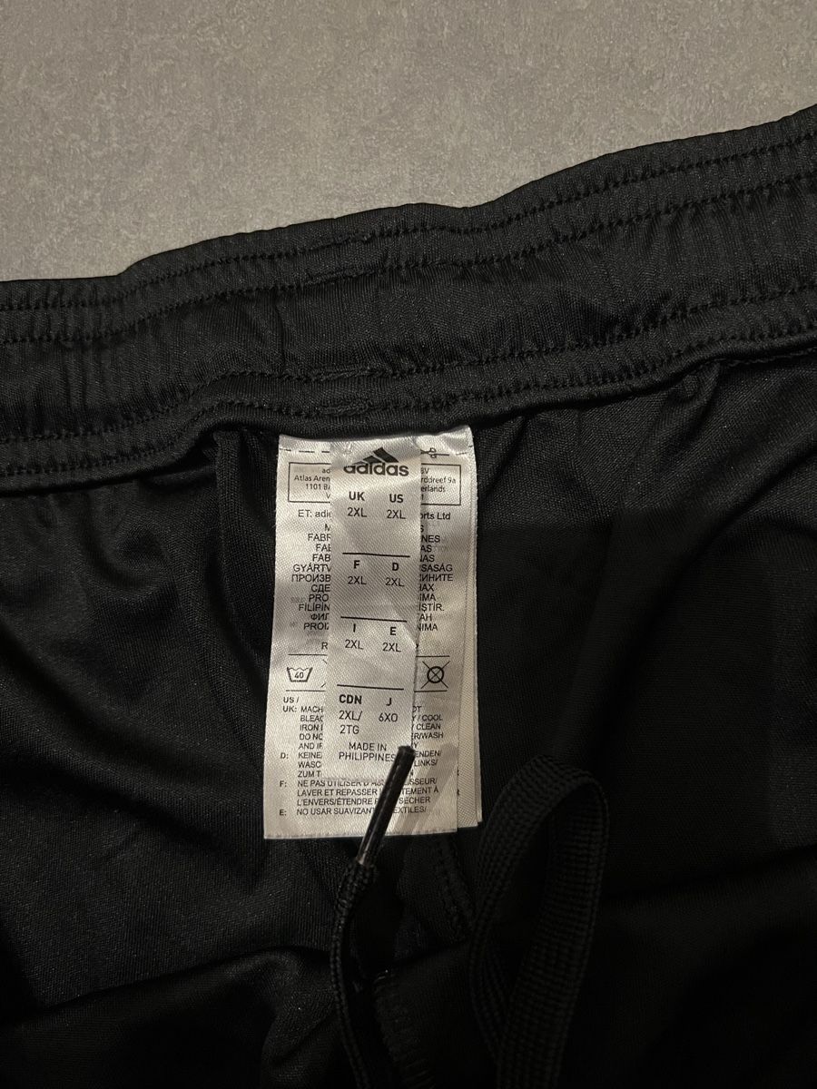 Adidas Pantaloni: Manchester United Sport Shorts – Nuovo (secondo la descrizione) da Therwil venduto da OlTho 1