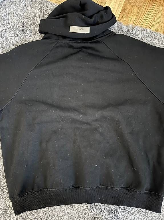 Pullover & Sweatshirts: Essentials Hoodie (S) – Gebraucht aus Wetzikon ZH von cet_6fbf 1