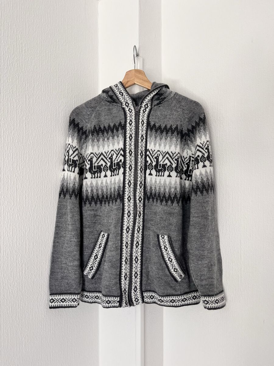 Pullover & Sweatshirts: Knitted Hoodie grey alpaca pattern size M good condition – Gebraucht aus Lausanne von Danash