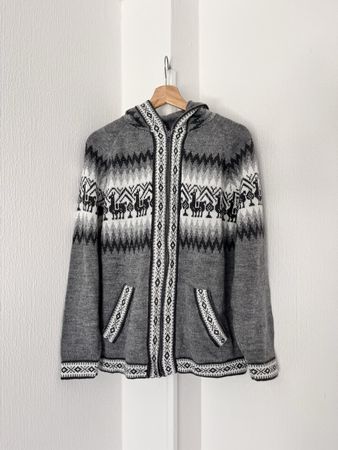 Knitted Hoodie grey alpaca pattern size M good condition
