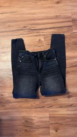 Stradivarius Super High-Waist Skinny Jeans
