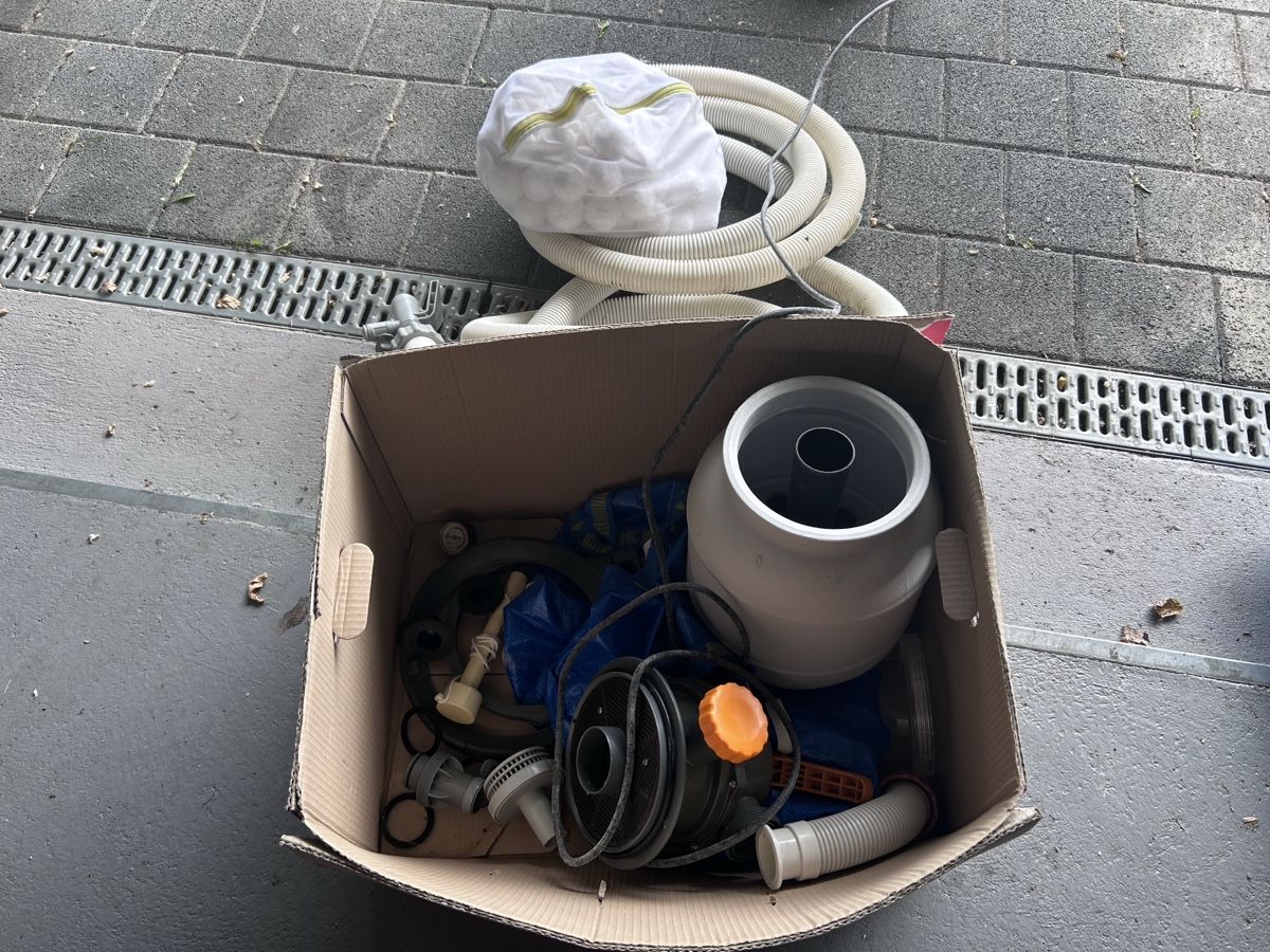 Schwimmbad-Zubehör: Poolpumpe Zubehör Set gebraucht – Gebraucht aus Vordemwald von rotscher74 1