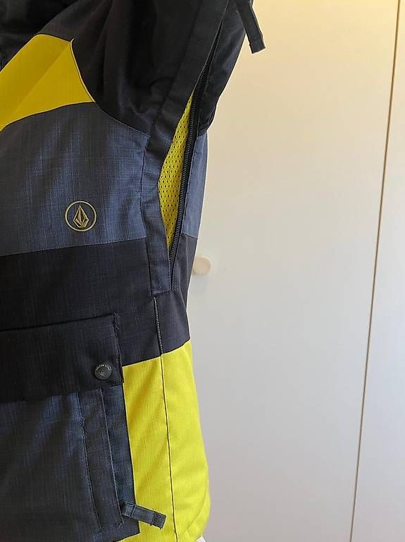 Vestes & Manteaux: Volcom Winterjacke  Kinder L (Regular)  – D'occasion à Horgen par jen_d9lr 1
