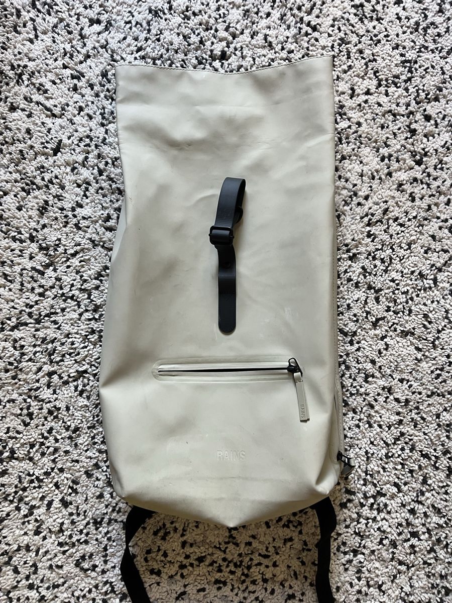 Rains Rucksäcke: Rains Backpack beige guter Zustand – Gebraucht aus Basel von Rabarta_666 1