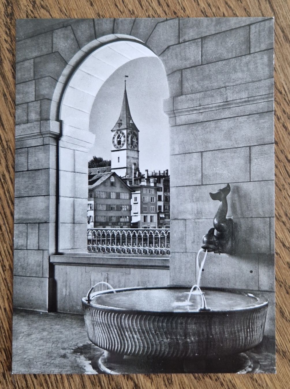 Cartoline postali: Zürich v. Helmhaus auf St. Peter – Usato da Ebikon venduto da Donar50