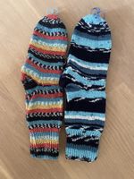 Zwei Paar Handgestrickte Socken 