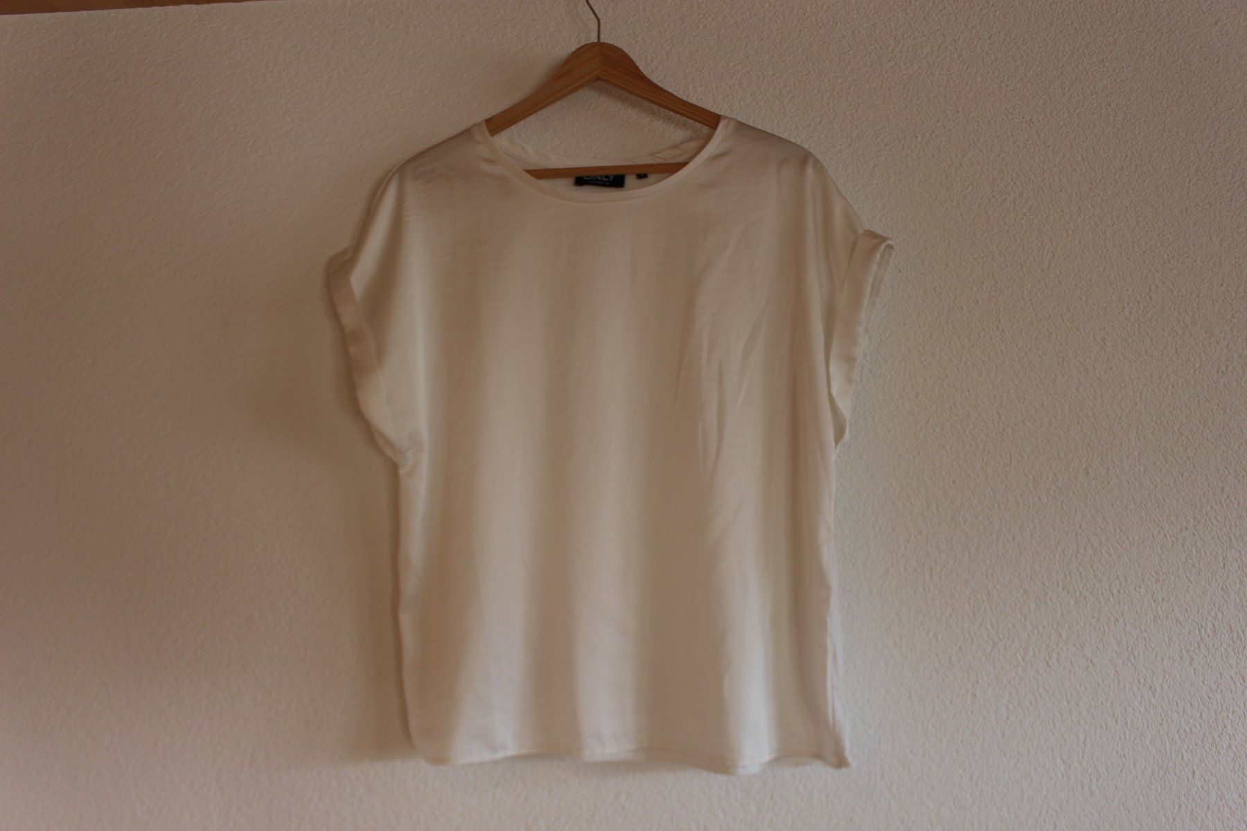 Only T-shirt: Shirt "Only" - Letze Chance – Usato da Ebnat-Kappel venduto da Moonel.104