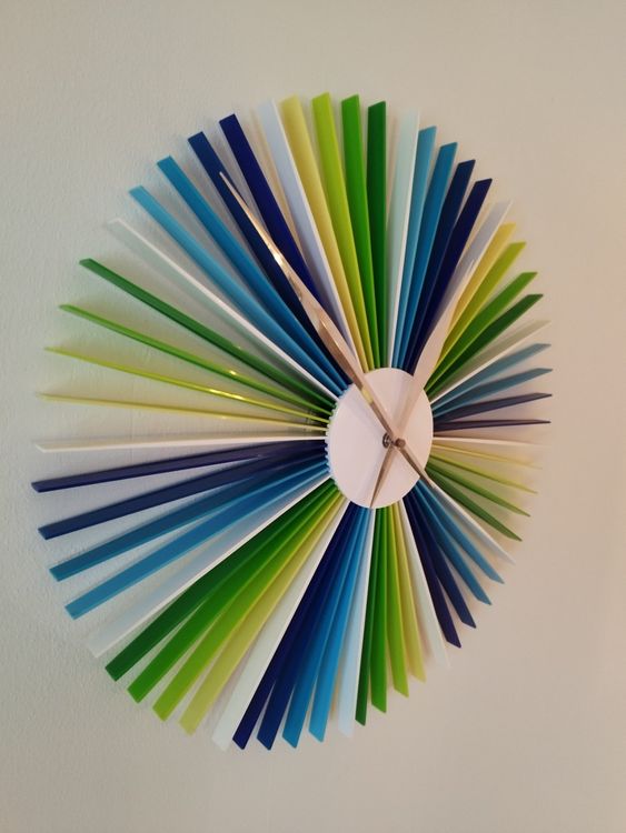 TFA Dostmann Moderne wandklok leisteen, 60.3068.10, zonder tikkende geluiden, met walnoothouten wijzers, kwartsklok, 25 cm, om op te hangen, zwart