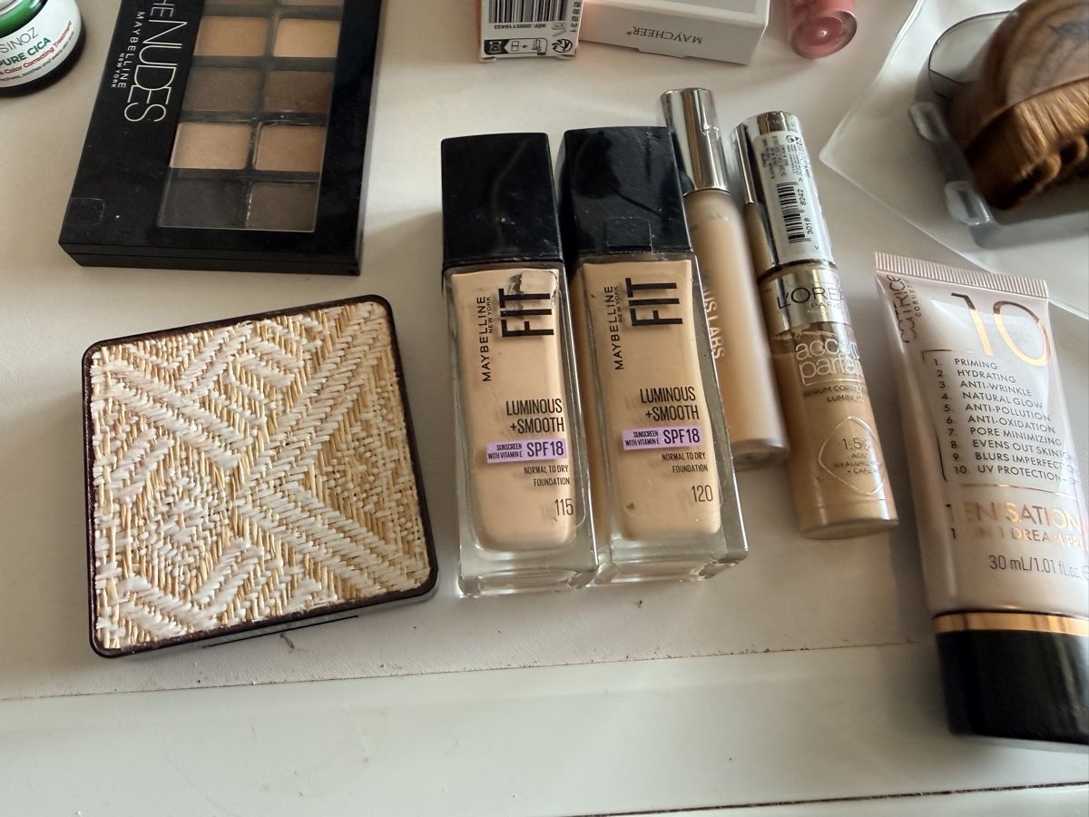 Make-up: Sammlung von Make-Up Produkten usw – Usato da Wäldi venduto da Kaninchenbau