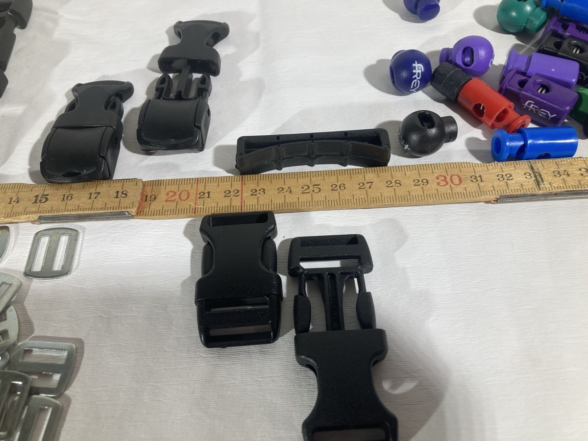 Stoffe: Grosse Sammlung: Schnallen, Kordelstopper, Schieber etc. 57 – Neu (gemäss Beschreibung) aus Steffisburg von pet_2d5t 4