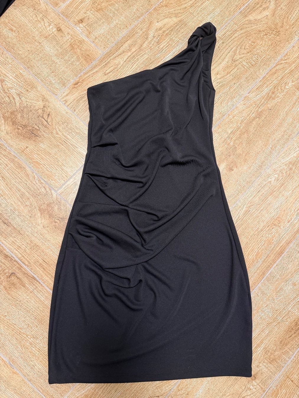 H&M Robes: One Shoulder drapiertes Minikleid – D'occasion à St. Gallen par kka_l9wg