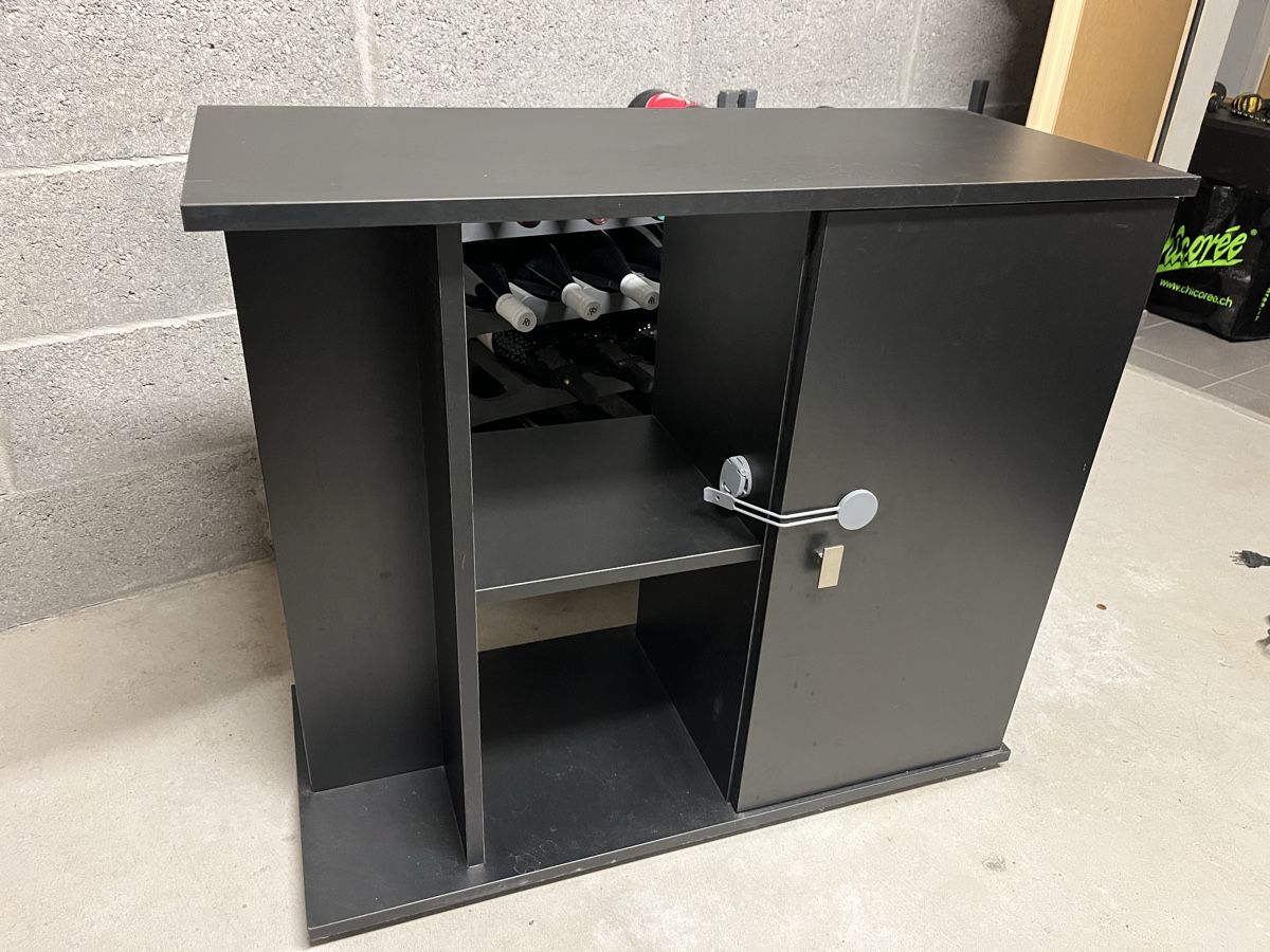 Aquarium: Meuble pour aquarium – Gebraucht aus Orsières von rau_7yt7