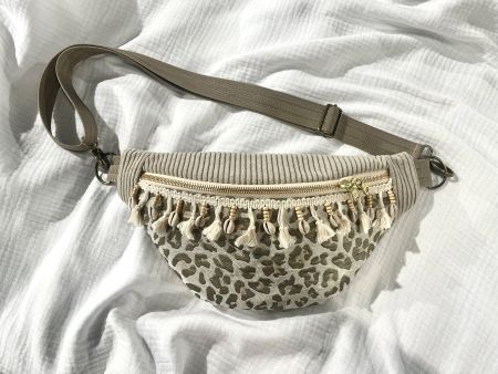 Swiss Handmade Boho Bauchtasche mit Muscheln