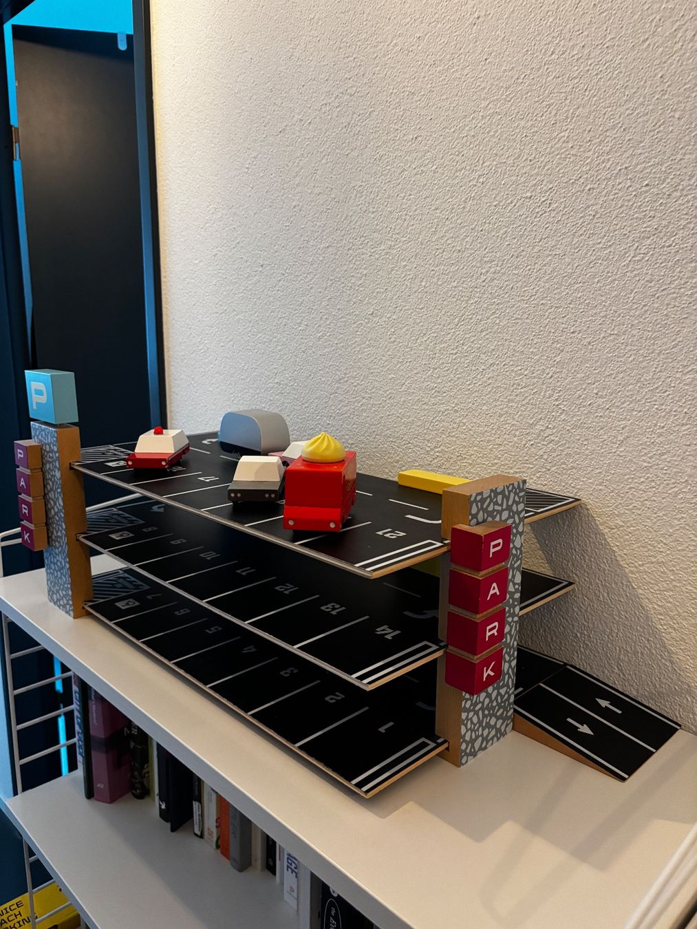 Spielzeuge: Candylab Garage – Gebraucht aus Schlieren von nmc01 1