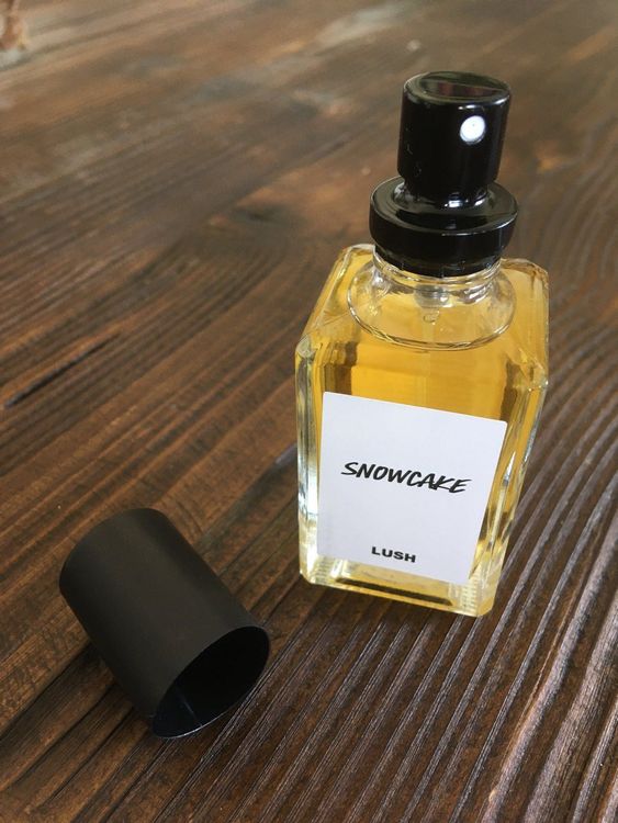 Lush discount snowcake perfume